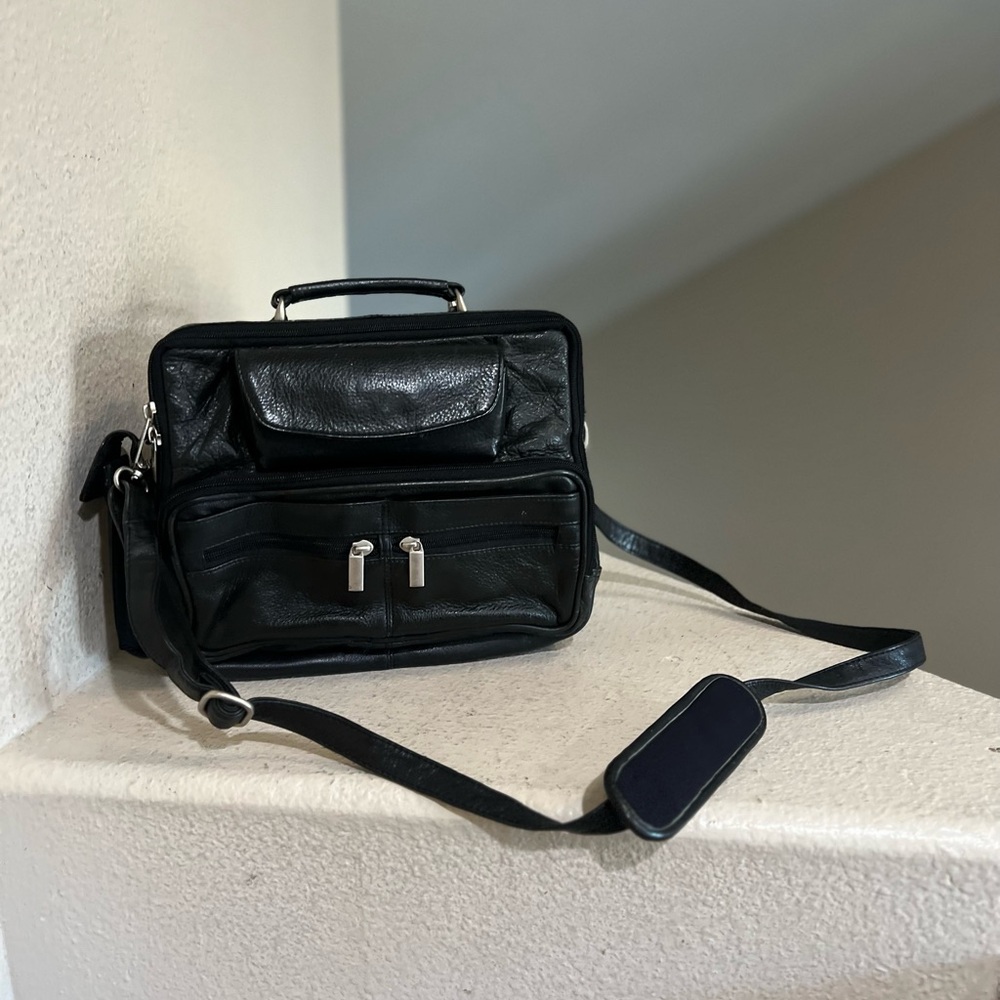 VNTG Wilson Black Leather Travel Messenger Bag Camera Bag Multiple Compartments - Picture 2 of 10